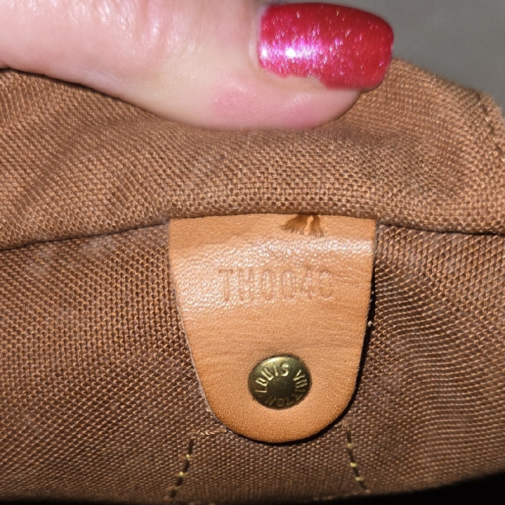 Authentic  Vuitton Brown Monogram Speedy 30. - Picture 9 of 9